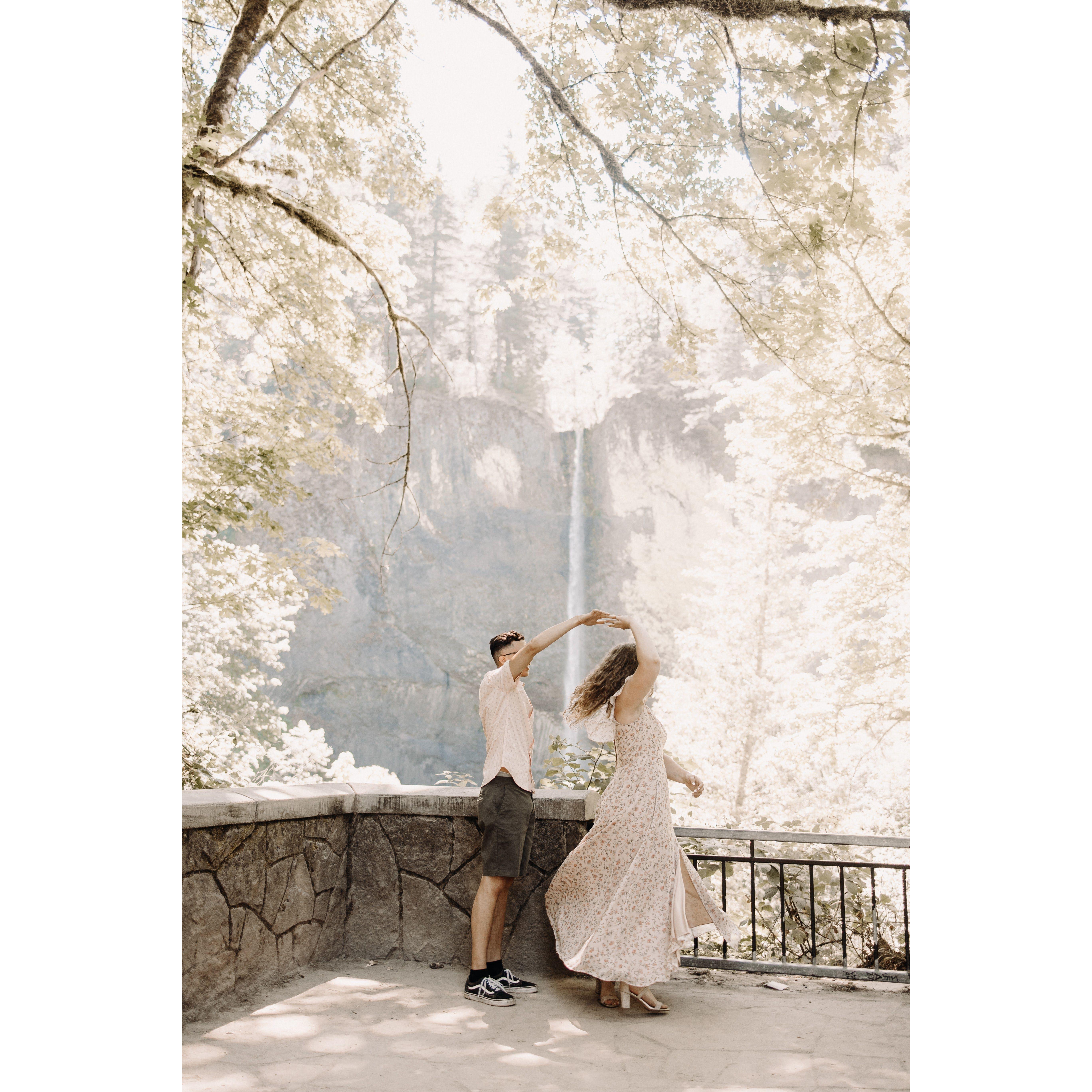 Engagement photos around Multnomah Falls- 2023