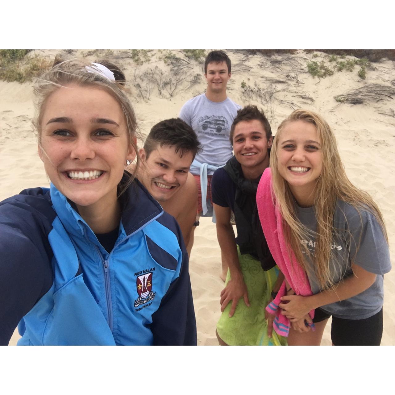 Die Reynders en Adendorff sibbe op die strand