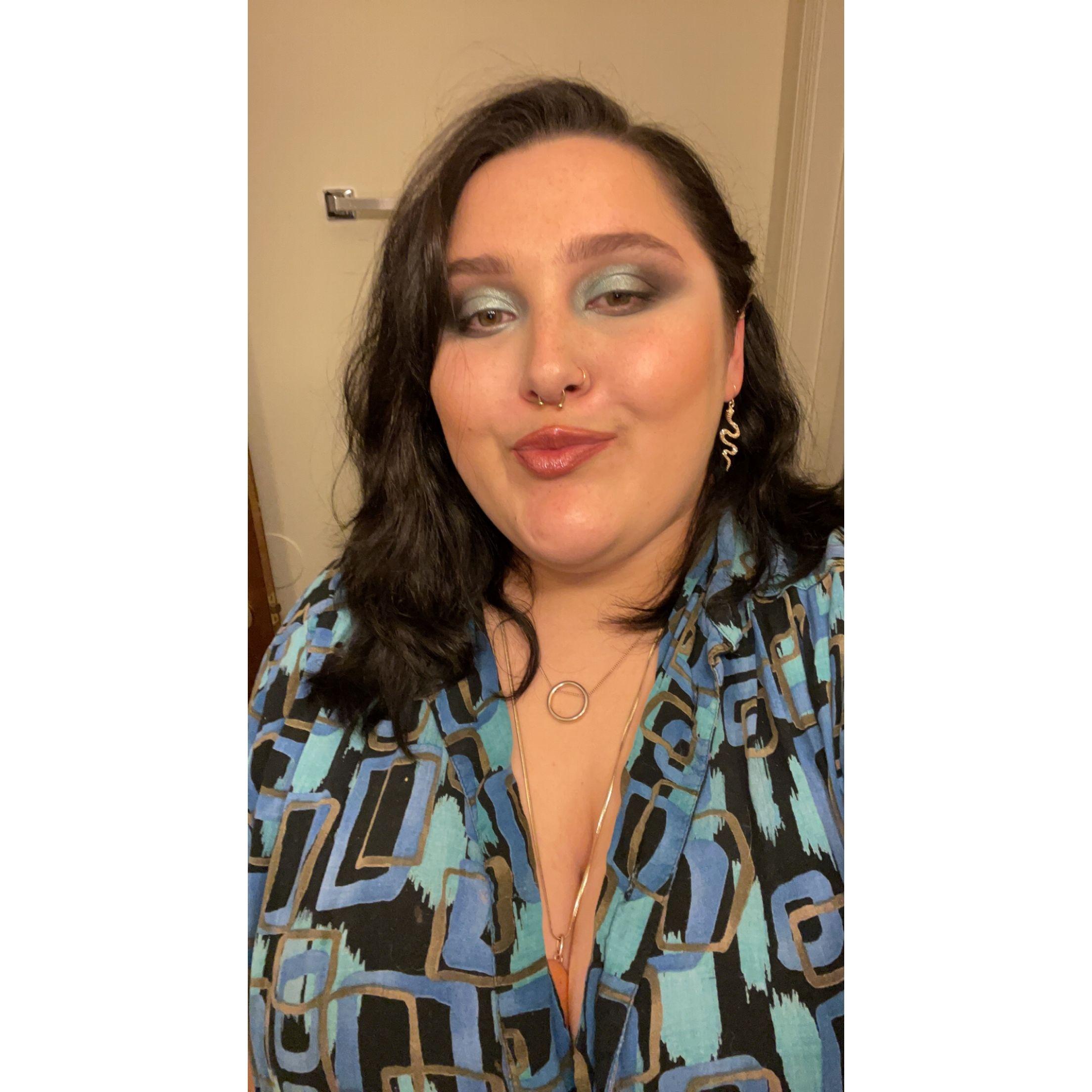 Hannah getting ready for the first date at Viva Mas. Victoria could not stop staring at her boobs, and the rest is history.