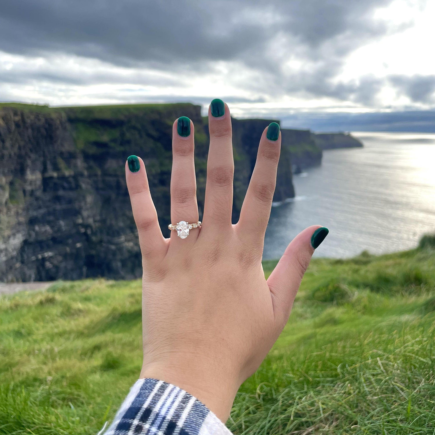 Conor and Ale's trip to Ireland: Our engagement in the Cliffs of Moher :)