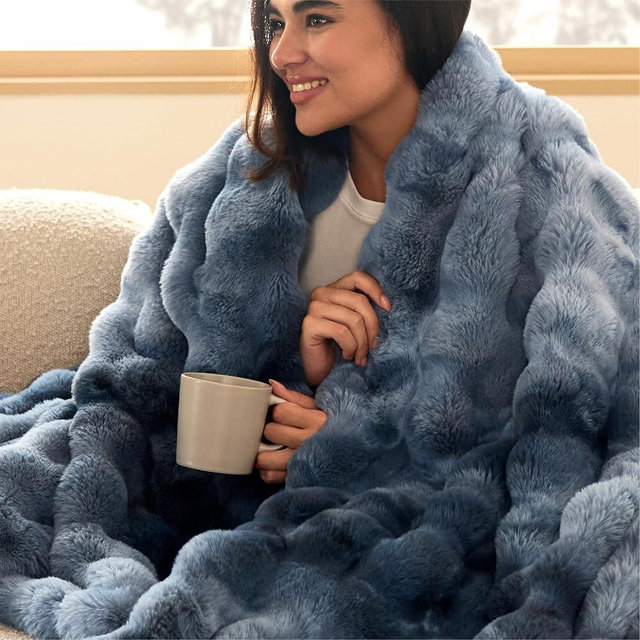 Bedsure GentleSoft Fluffy Fuzzy Twin Blanket, Soft Cozy Faux Fur Fleece Minky Blanket, Room Decor Couch Bed Cover Winter Bedding, Thick Warm Plush Christmas Women Men Gifts, 870GSM, Tie-dye Blue