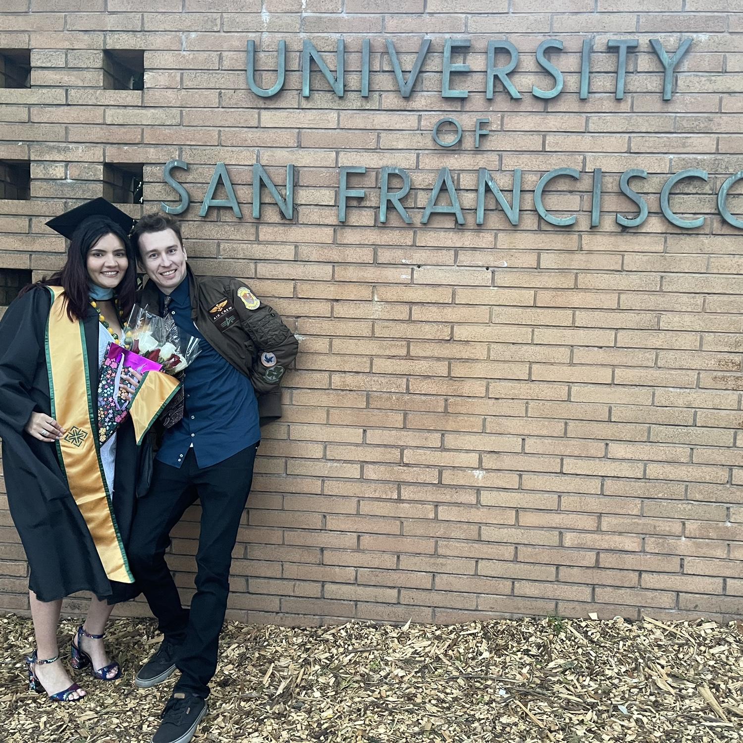 🎓