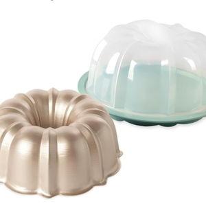 Nordic Ware Formed Orginal Bundt with Keeper, 12 Cup, Golden Hour