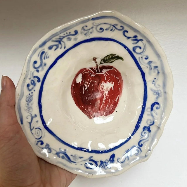Picnic Plates — 6” x 6” Apple