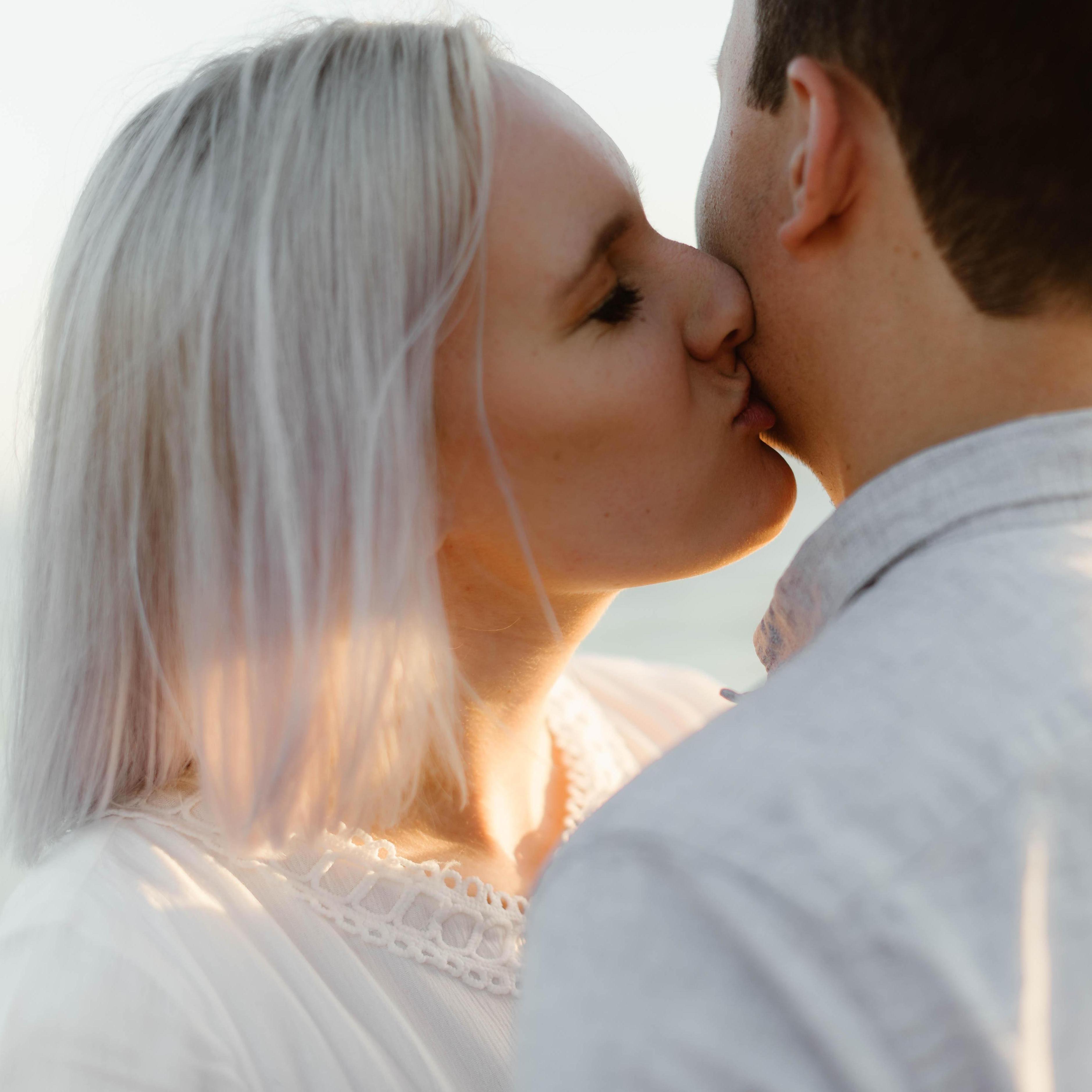 kiss