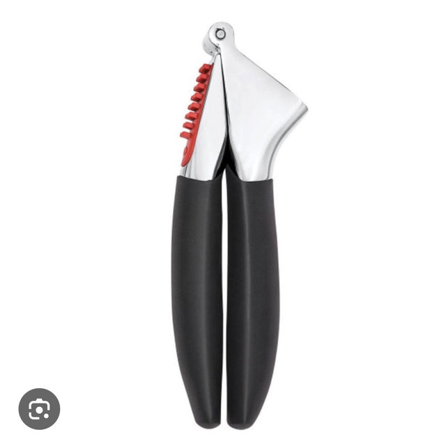 OXO Good Grips Heavy Duty Garlic Press, Die-Cast Zinc, Black