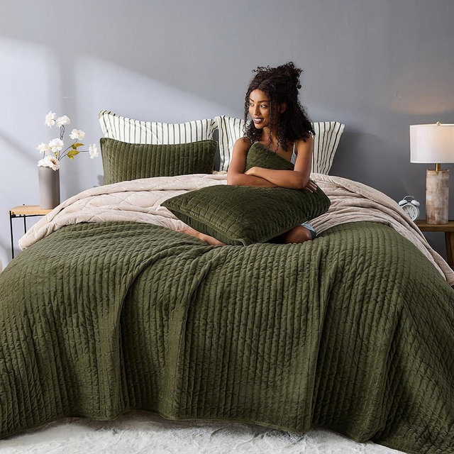 Wonderful Velvet Quilt King Size Stitched Bedding Set, Olive Green Quilted Lightweight Comforter Faux Suede Bedspread Brushed Striped Coverlet with 2 Pillow Shams for All Season (Army Green, King)