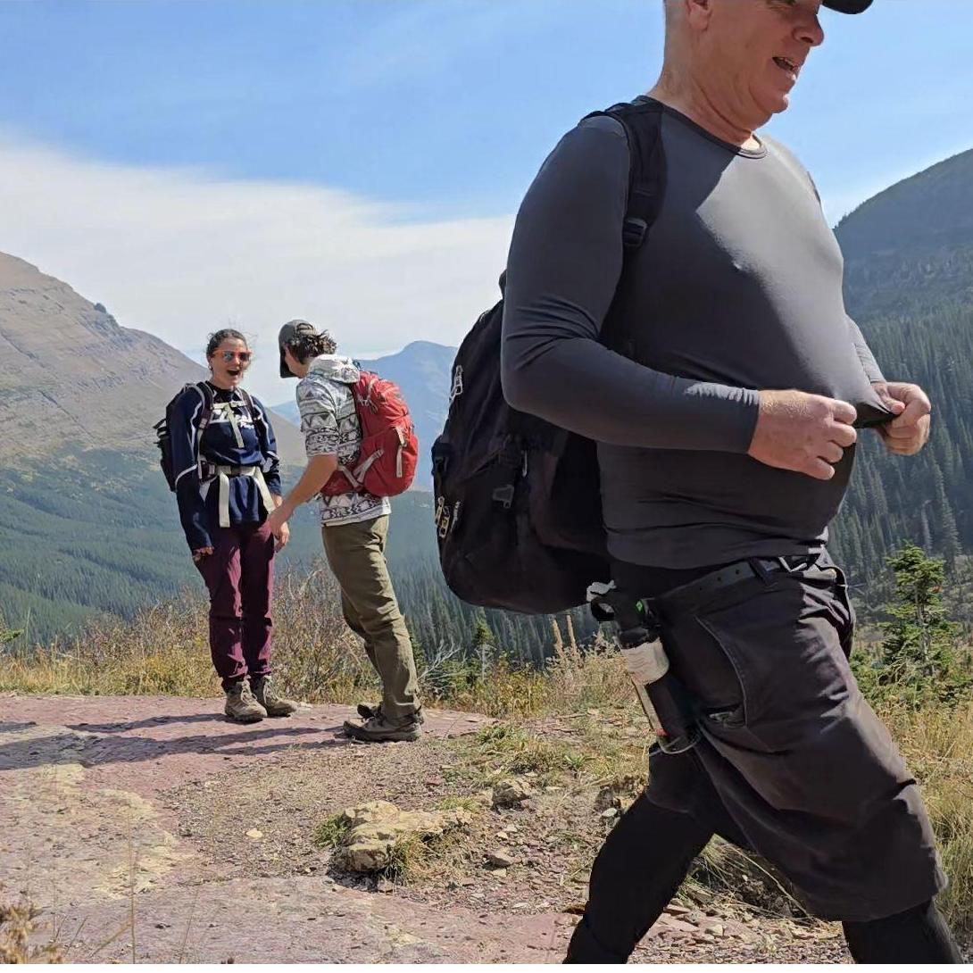 THE photobomb. Look at Constance's face.