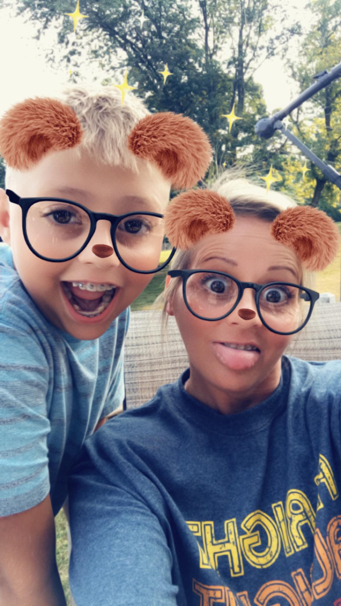 Payton and Lisa being goofy on Snapchat