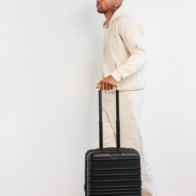 The Carry-On Roller