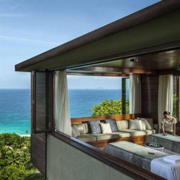 Honeymoon couples massage