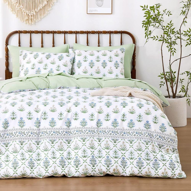 Wake In Cloud - Floral Comforter Set, Cute Cottagecore Farmhouse Style with Vintage Flowers and Leaves Pattern, Soft Lightweight Bedding, 3 Pieces, Sage Green, Queen Size