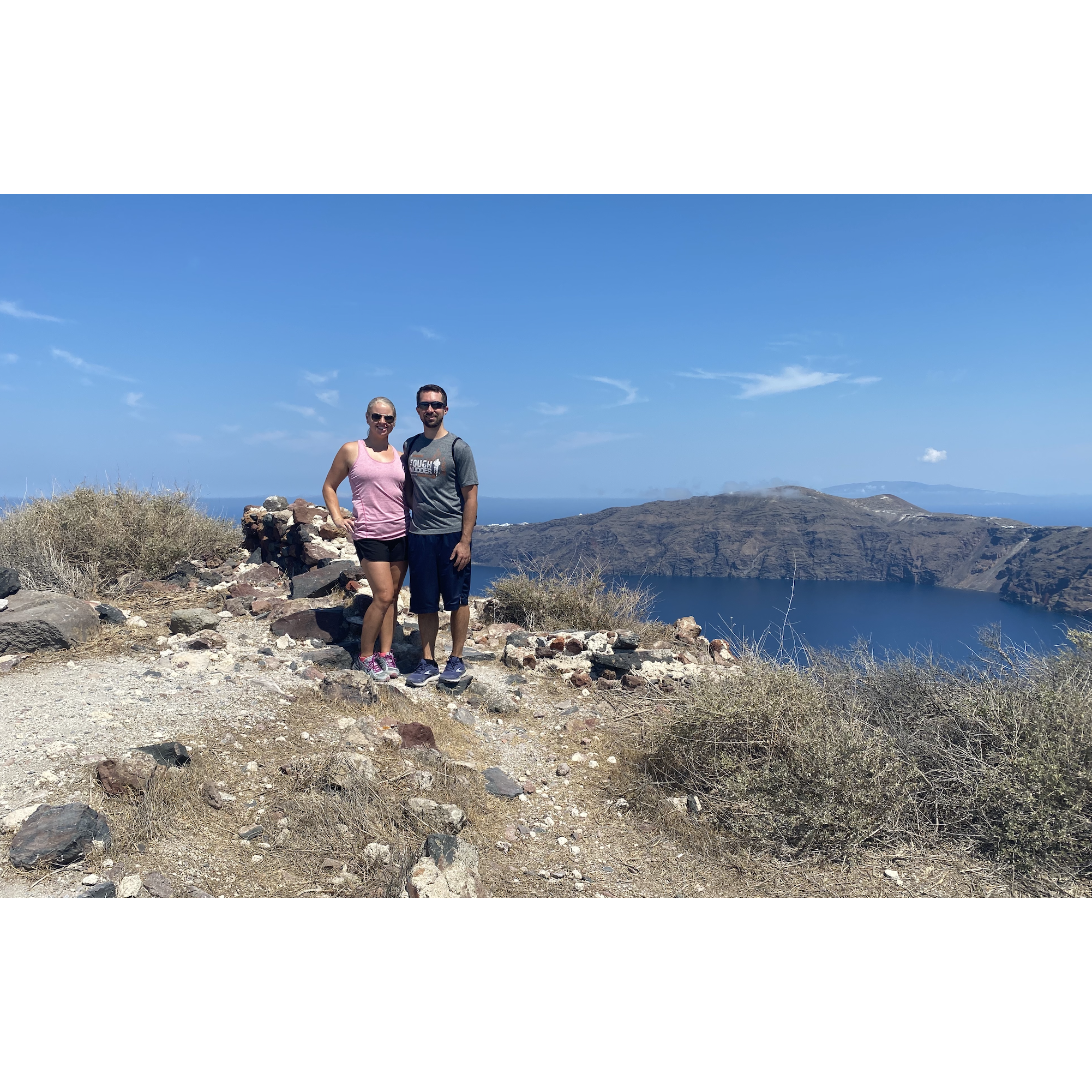 Hiking from Fira to Oia in Greece