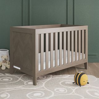 Child Craft Kieran 4-In-1 Convertible Crib