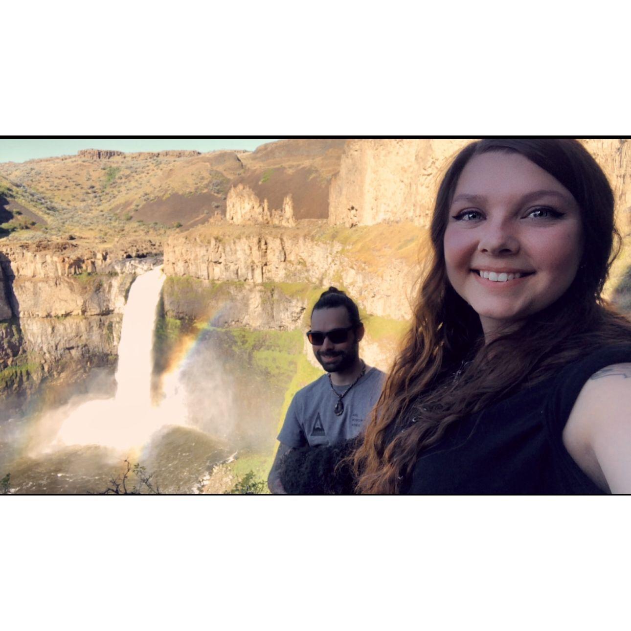 Hiking Palousse Falls in Washington!