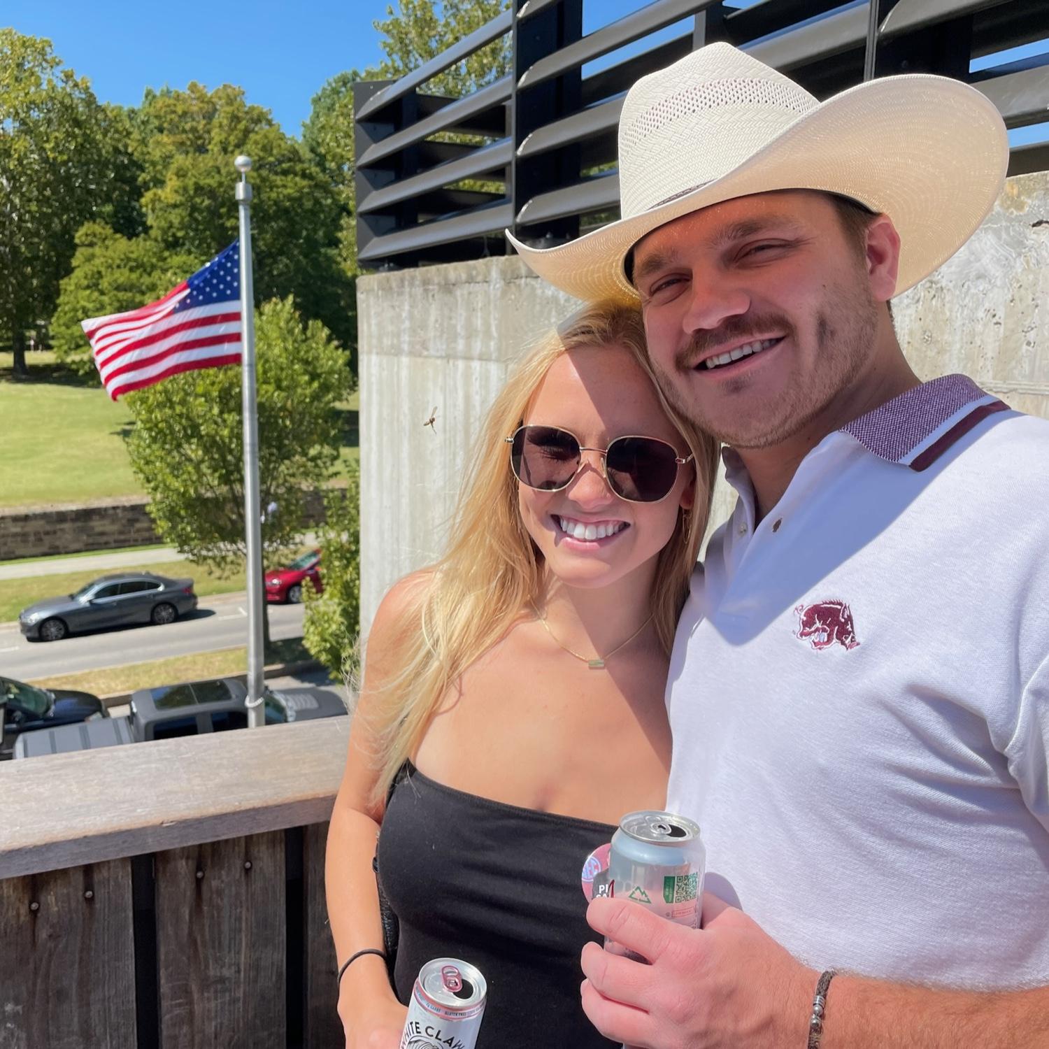 Sydney visited Mason & her family for Arkansas’s family weekend! They’re enjoying their time on the Pike rooftop before the Razorbacks played football! September 2023