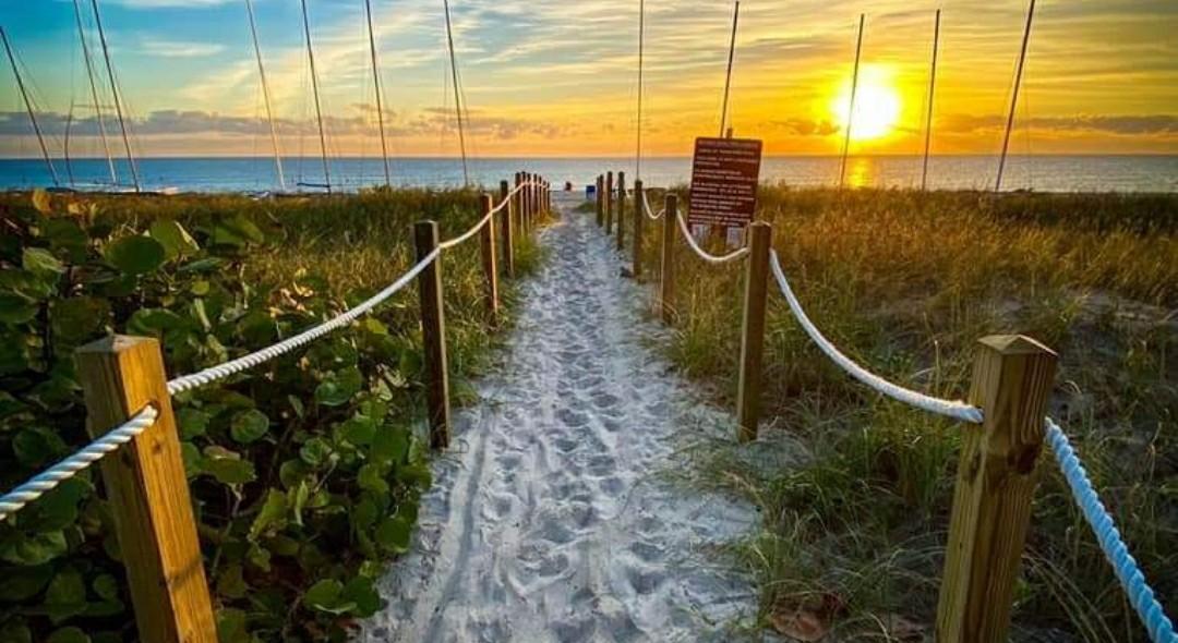 The Wedding Website of Jeannie Dickerson and Glenn Cheatham