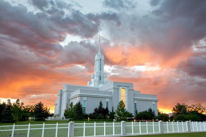 The Wedding Website of Shelby Threlkeld and Jared Naumann