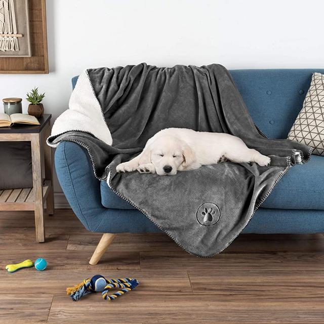 PETMAKER Waterproof Pet Blankets - Soft Plush Throw Protects Couch, Chairs, Car, or Bed from Spills, Stains, or Pet Fur-Machine Washable