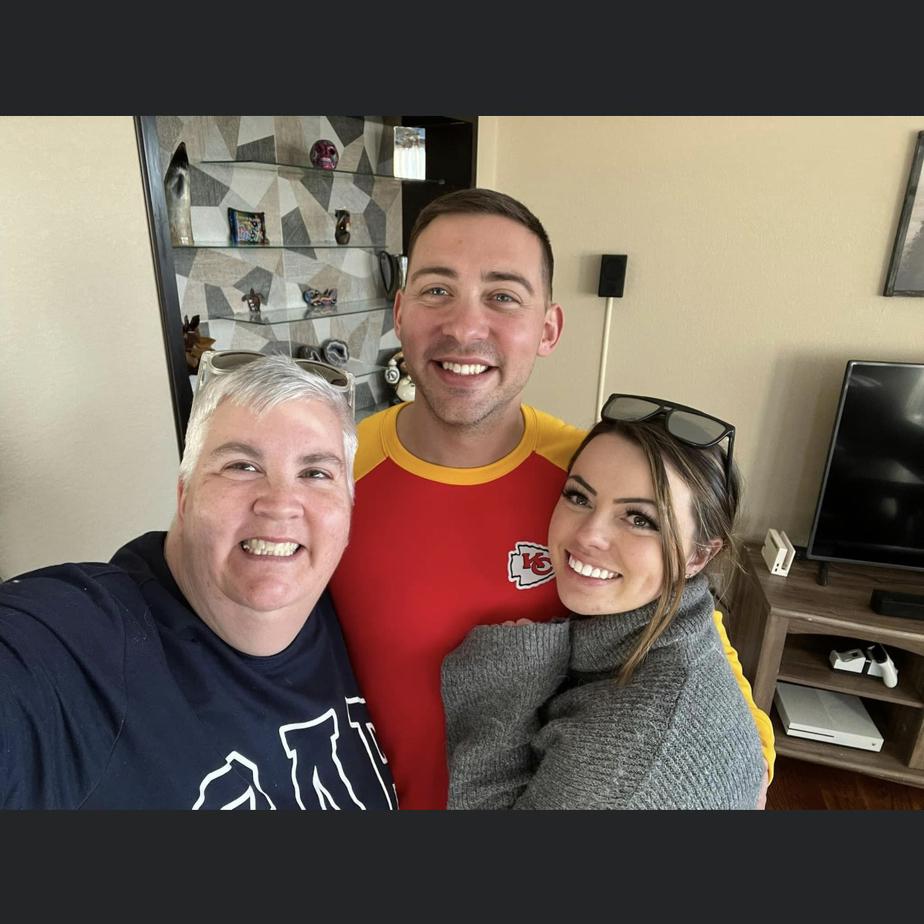 Wes' mom comes to visit