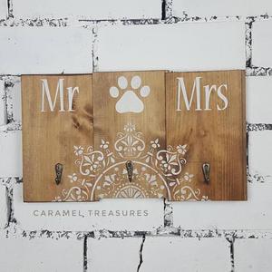 Key holder, housewarming gift, mr and mrs sign, dog lover wedding, wall key holder, entryway organizer, couple gifts, dog owner gift, dog