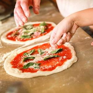 Authentic Pizza Making Class in Naples with Appetizers and Drink
