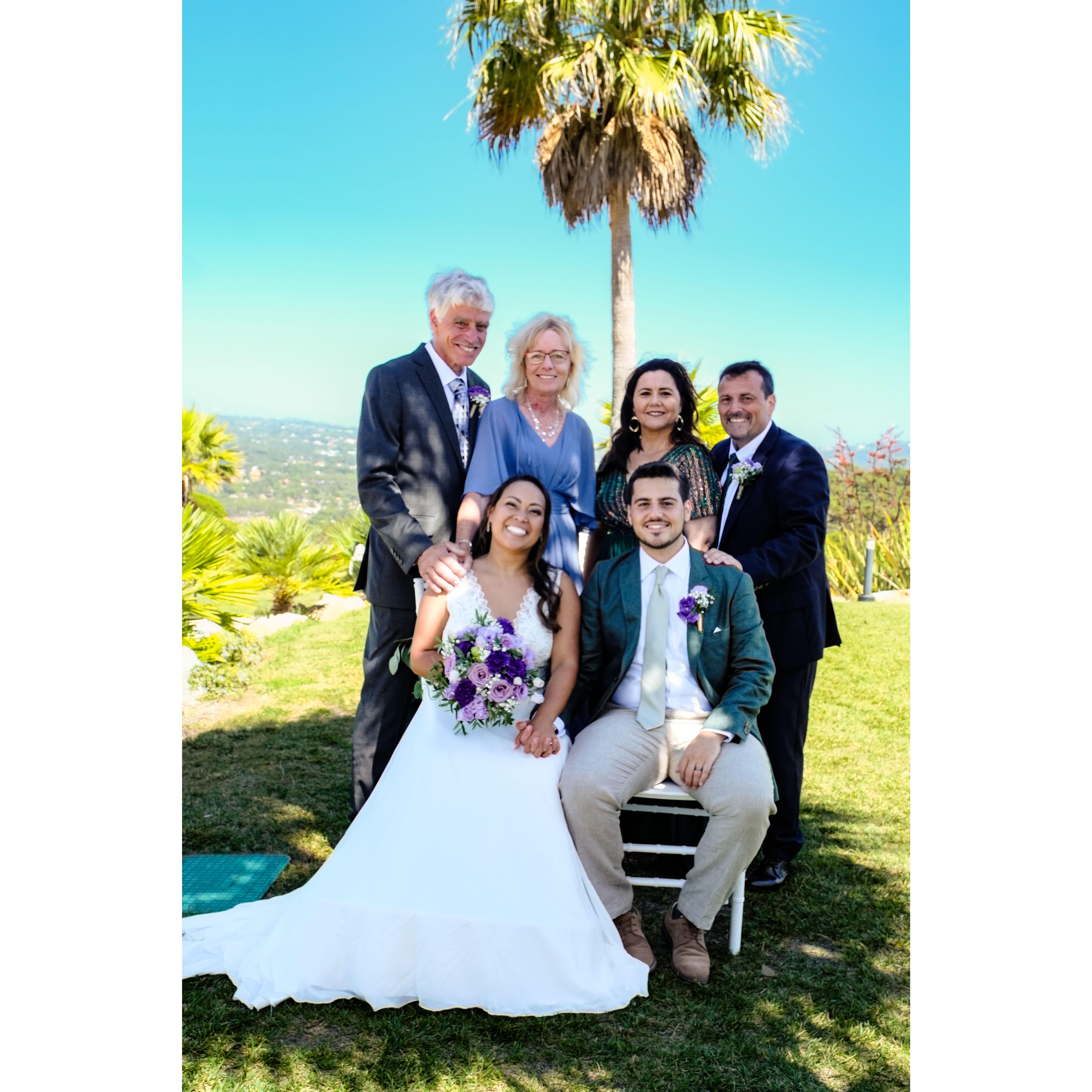 {Mom and Dad / Mãe e Pai}