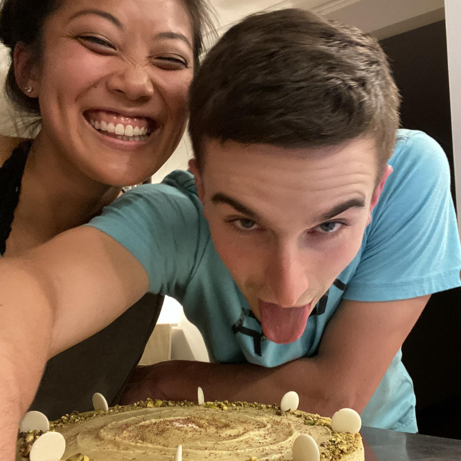 Guess how many hours it took to make this cheesecake ?!