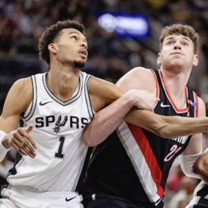Trailblazers vs. Spurs game (4/8)