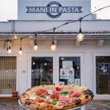 Mani in pasta di Salvo Nonnato