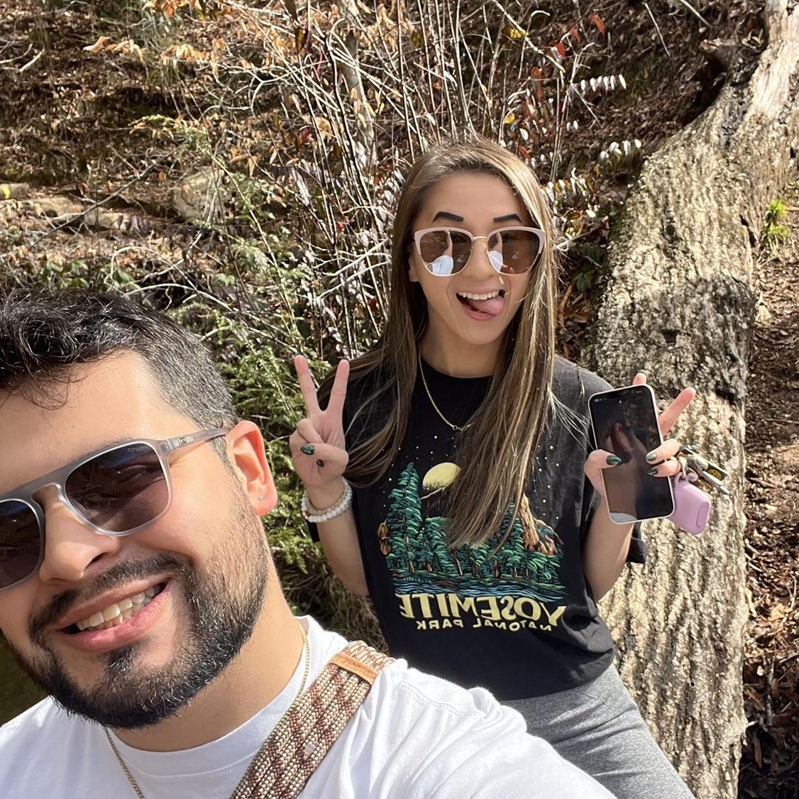 Our first of many hikes!

¡Nuestra primera de muchas caminatas!