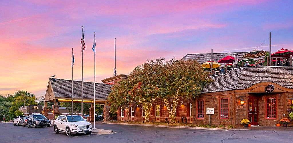 The Wedding Website of Bella Khambounmy and Mason Berg