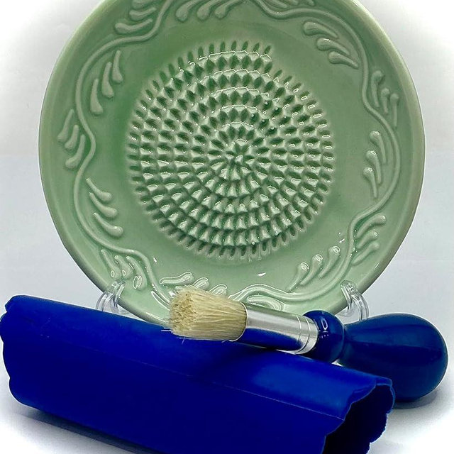 BonCera, All-in-one Premium Ceramic Garlic Grater Plate 4-Piece Set - Turquoise Floral Edge Design - For Garlic, Ginger, Chocolate, and more! - Comes with 5" Plate, Garlic Peeler, Brush, and Stand