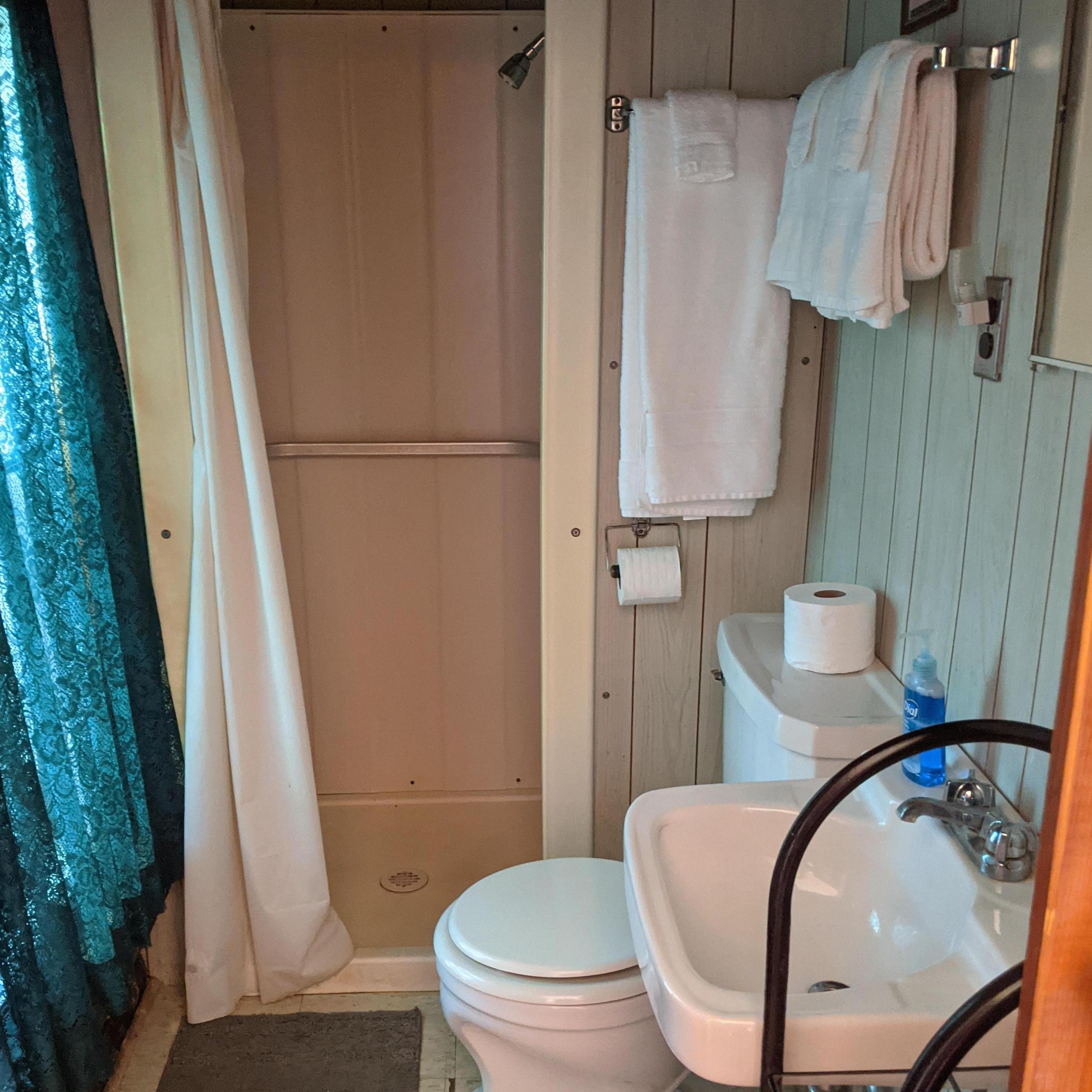 Log cabin (smallest cabin) 
Bathroom