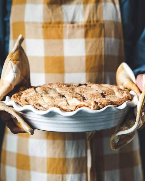 Farmhouse Pottery Pie Dish