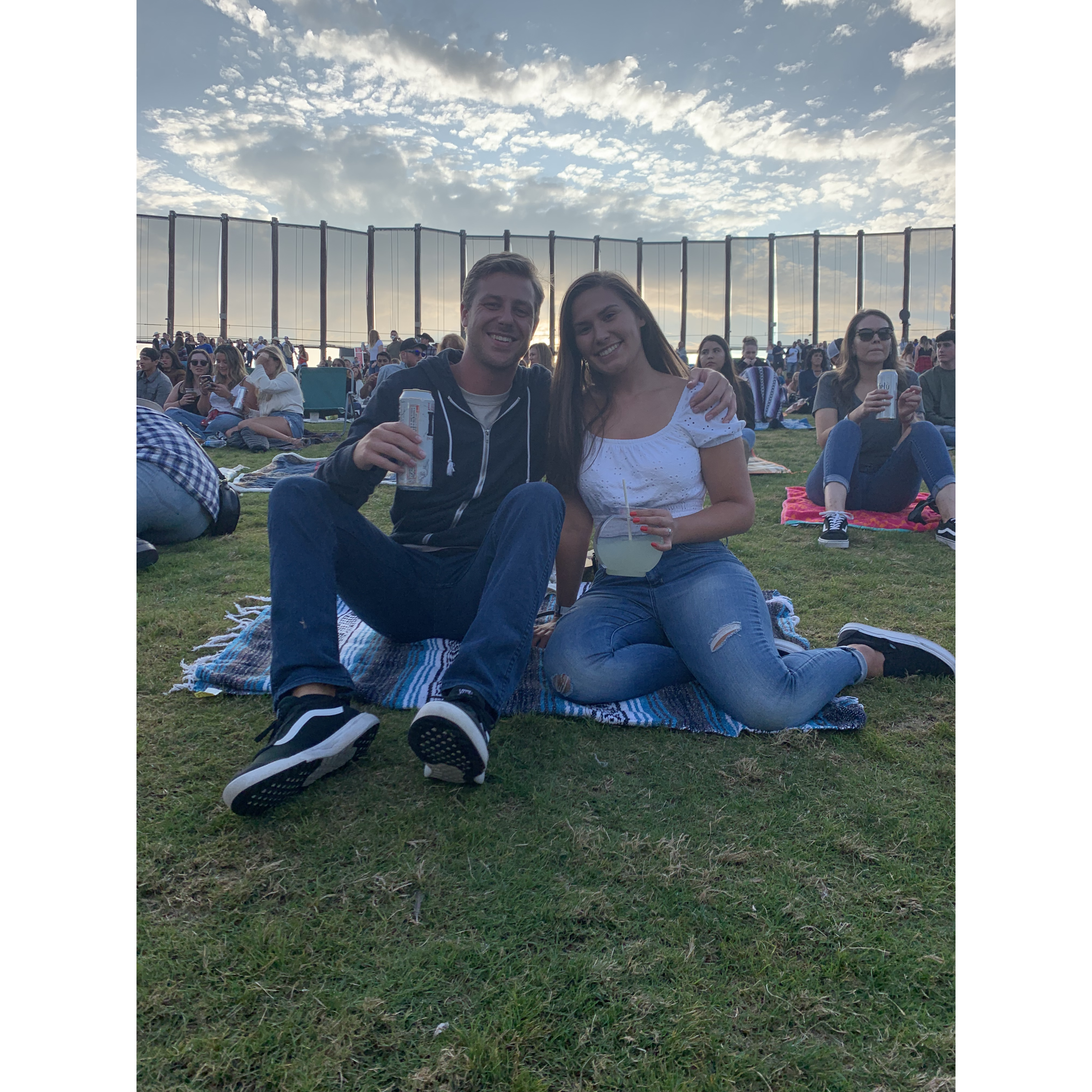 📍Shoreline concerts in the summer