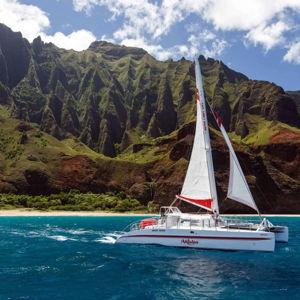 Nā Pali Coast Boat Tour & Snorkeling