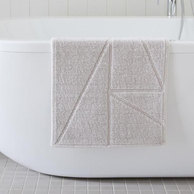 Organic Triangle Sculpted Bath Mat, Frost Gray, 17"x25"