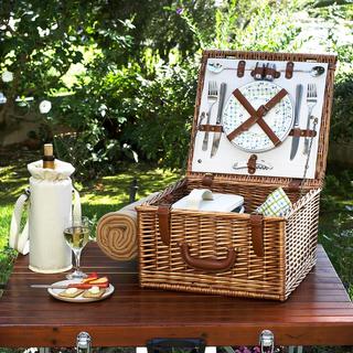 2-Person Cheshire Picnic Basket with blanket