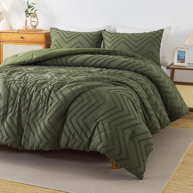 Andency Olive Green Comforter Set Queen Size, Boho Soft Fluffy Warm Lightweight Bedding Comforter Sets for Queen Bed, 3 Pieces Chevron Tufted Aesthetic Microfiber Lightweight Comforter Set