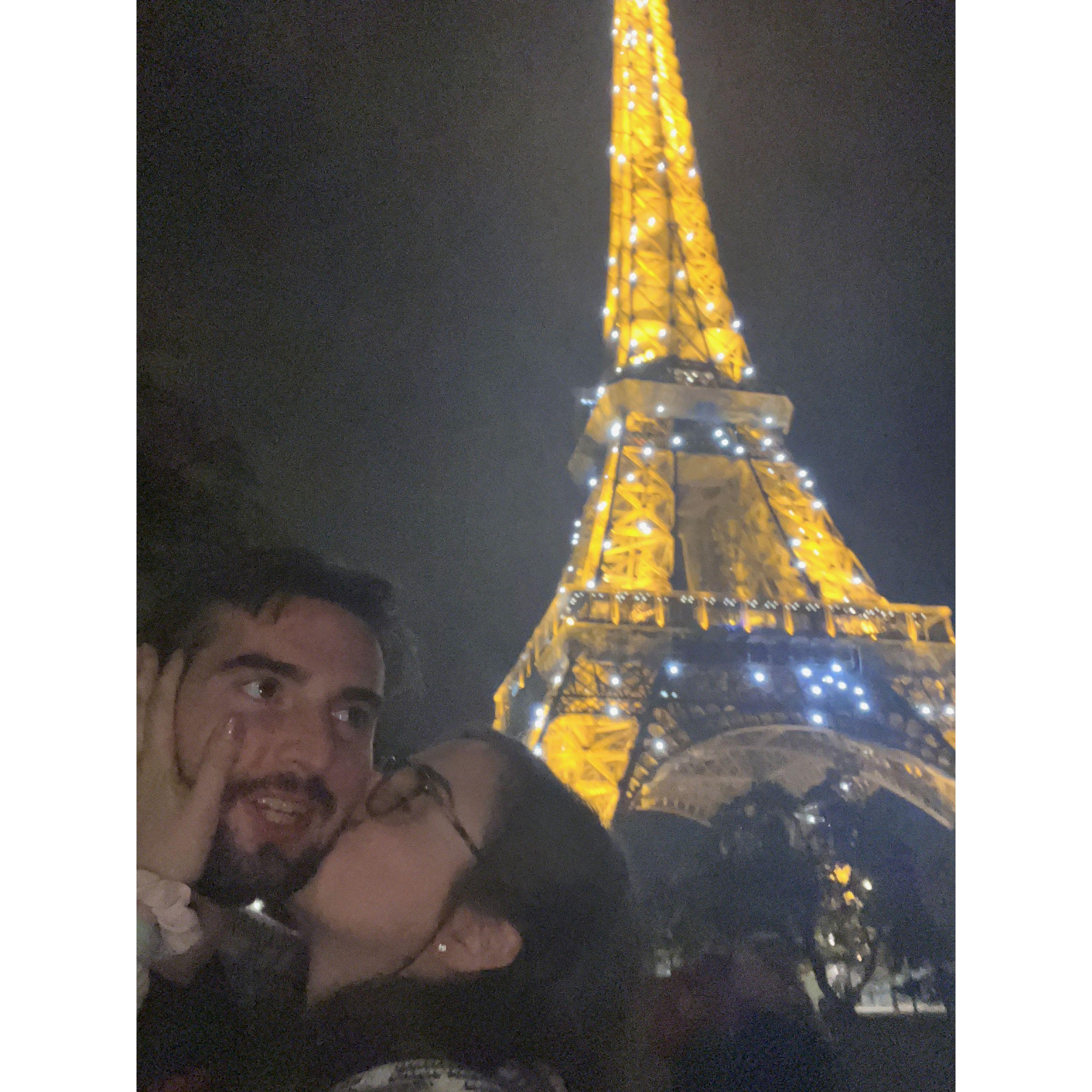 A smooch in Paris.