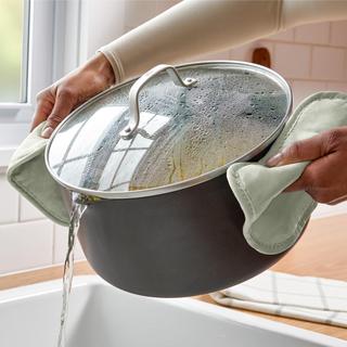 Hard-Anodized Nonstick Dutch Oven with Lid