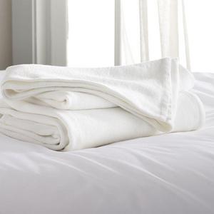 Siesta White Full/Queen Blanket