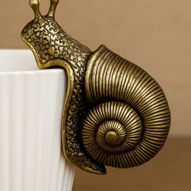 Brass Snail Pot Hanger – Vintage-Inspired Planter Decor | Garden Shelf Accent | Whimsical Solid Brass Sculpture | Plant Lover Gift