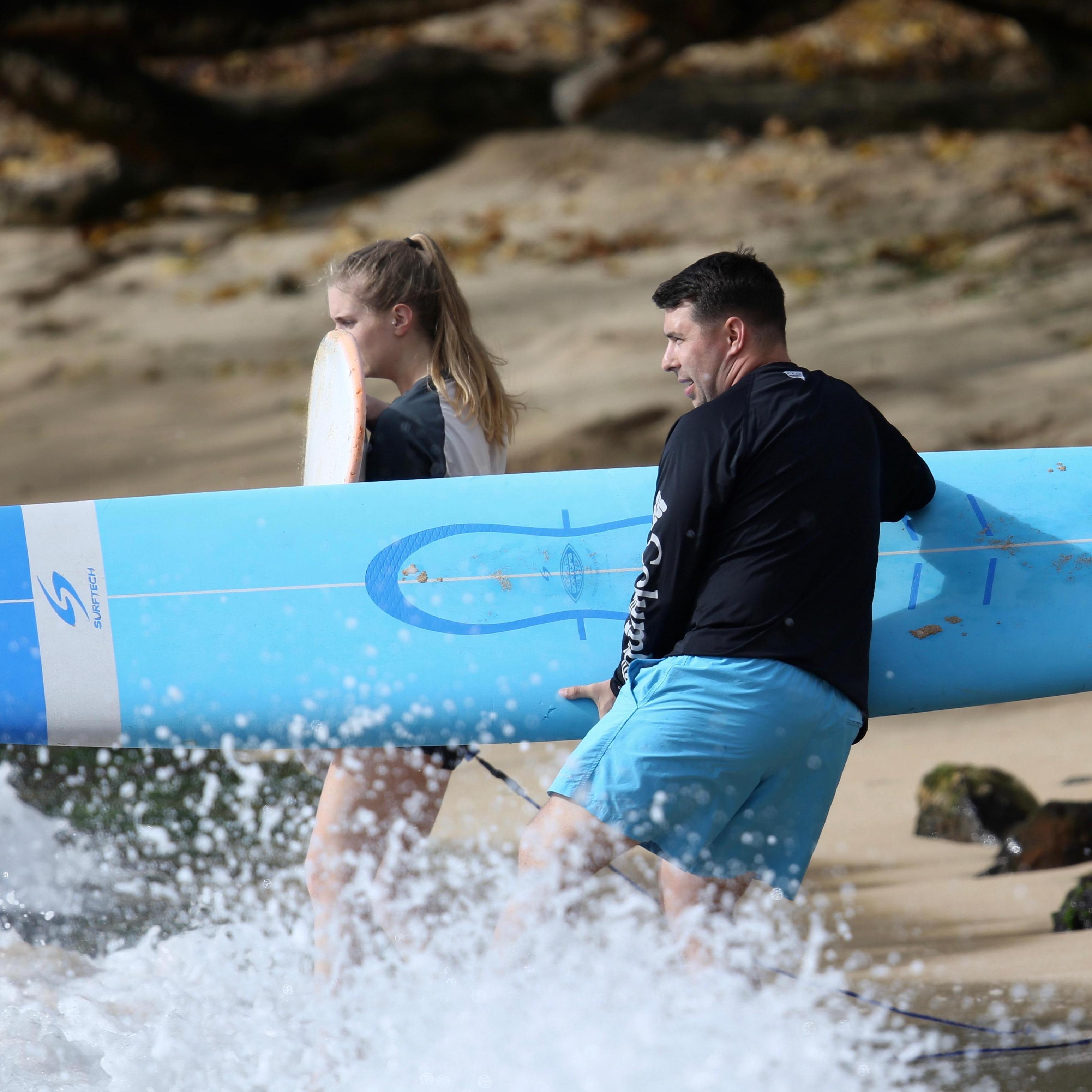 Learning to surf together