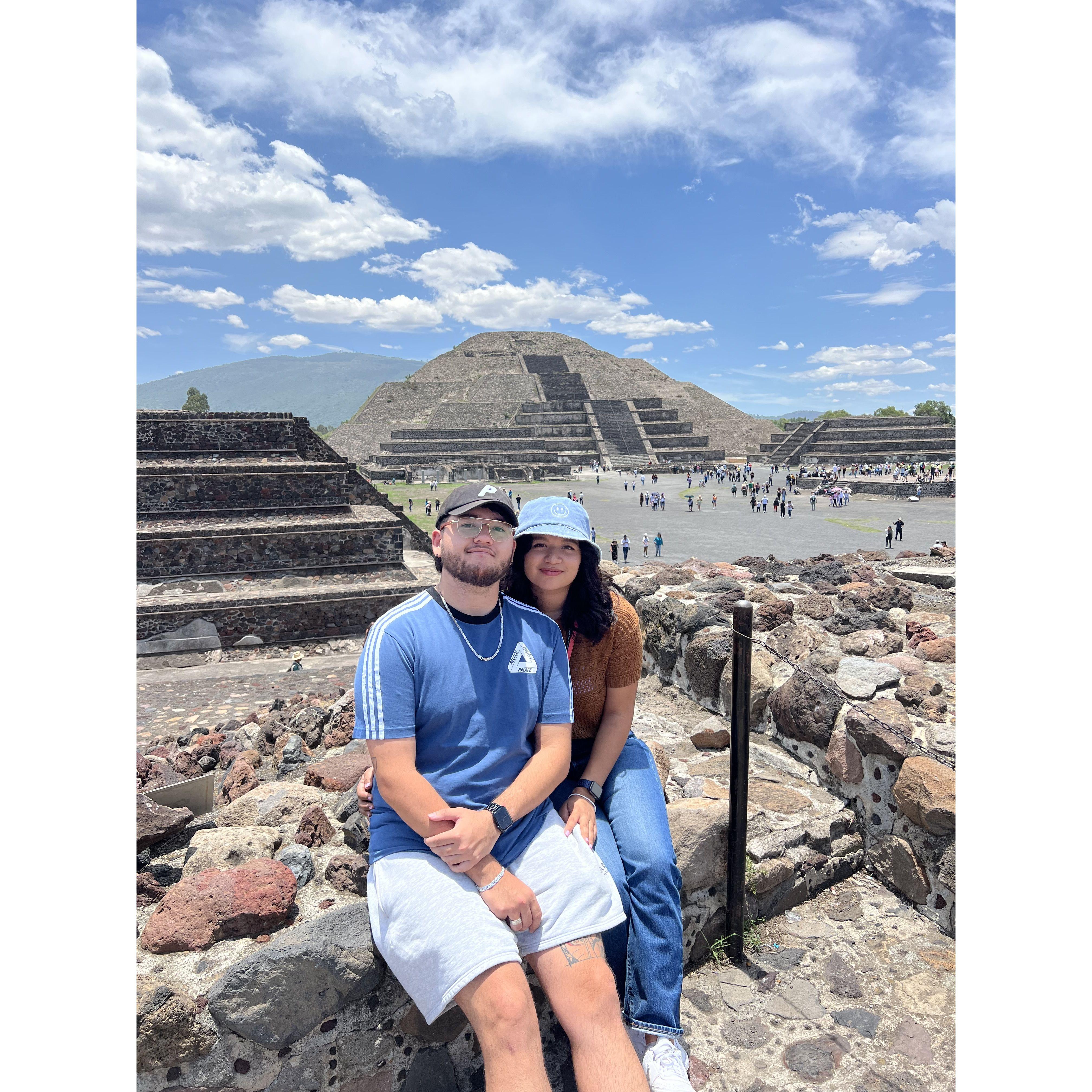 Bc Roman wanted to see pyramids (Teotihuacan, MX)