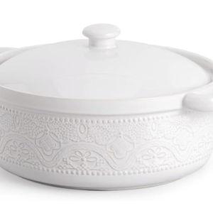FUN ELEMENTS Casserole Dish, 2 Quart Lace Emboss Dish with Lid, Oven to Table Ceramic Round Serving Handles for Dinner and Party, Thanksgiving Christmas Gifts(Bright White)