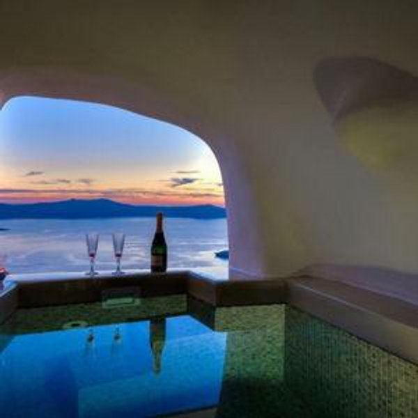 4 nights in Santorini