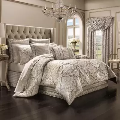 J. Queen New York Bel Air Queen Comforter Set in Sand
