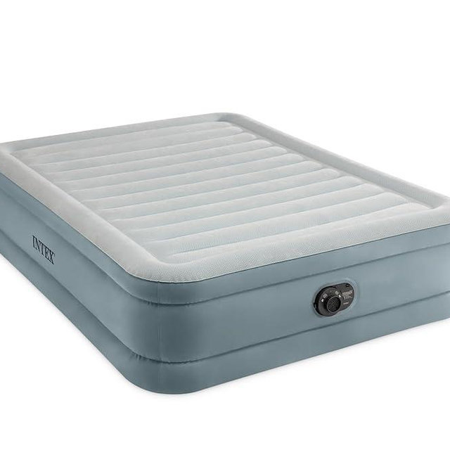 Intex 64823ED 18in Queen Dura-Beam Premium Comfort Inflatable Air Mattress with Built in Pump for Travel and Camping, 600lb Weight Capacity